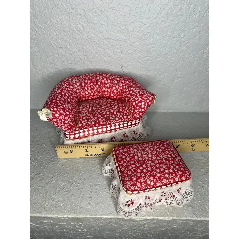 Handmade 8x4in Dollhouse Furniture Set Unisex OS Red/White Good Floral Lace Trim